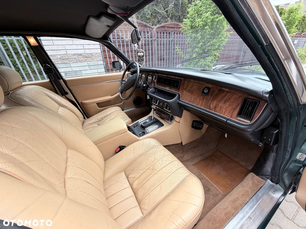 Jaguar XJ - 15