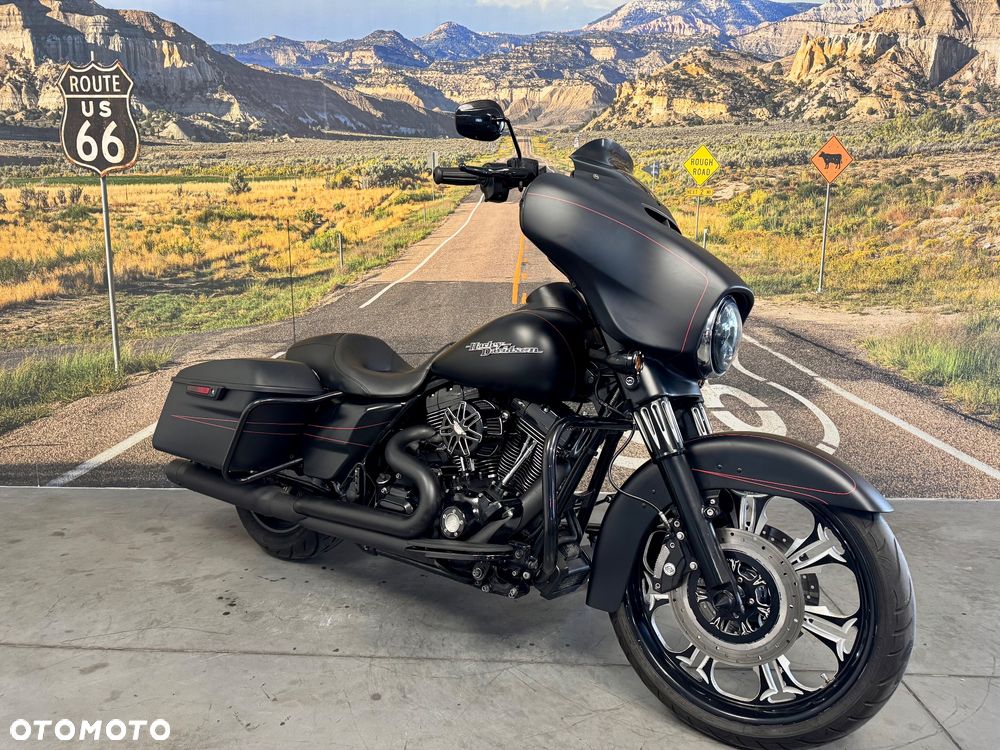 Harley-Davidson Touring Street Glide - 2