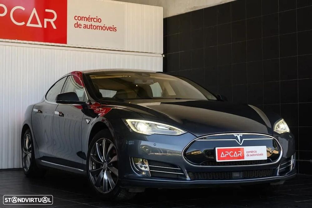 Tesla Model S - 2