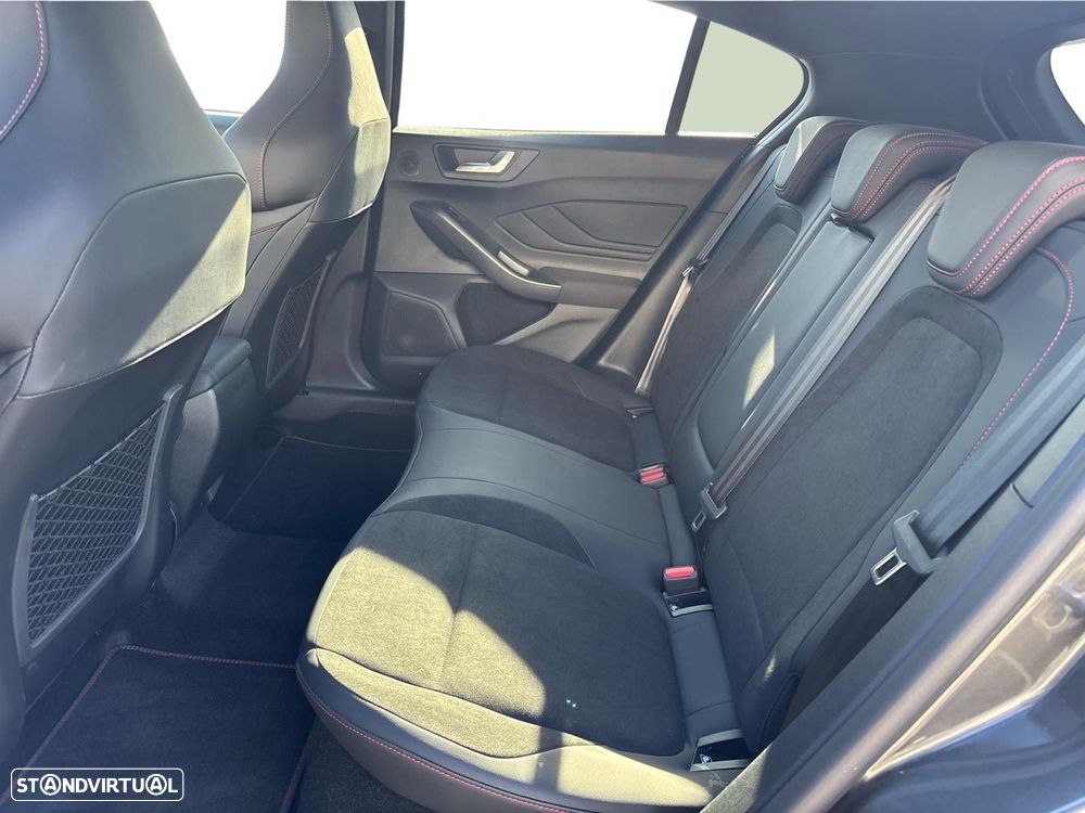 Ford Focus 1.0 EcoBoost MHEV ST-Line X - 11