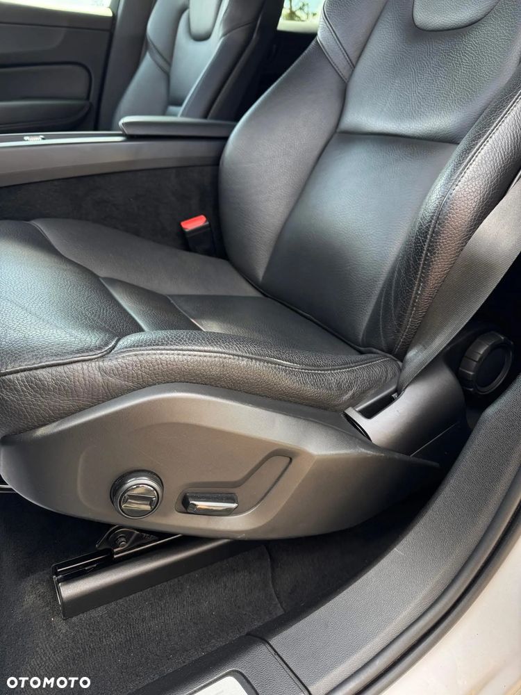 Volvo XC 60 B4 D Geartronic Momentum Pro - 9