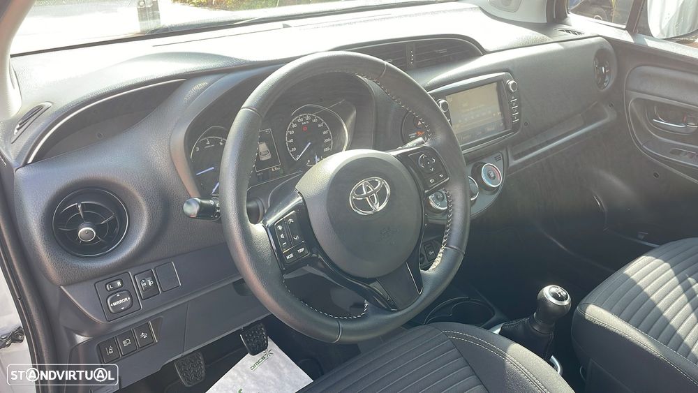 Toyota Yaris 1.0 VVT-i Comfort c/ Design-Pack - 16