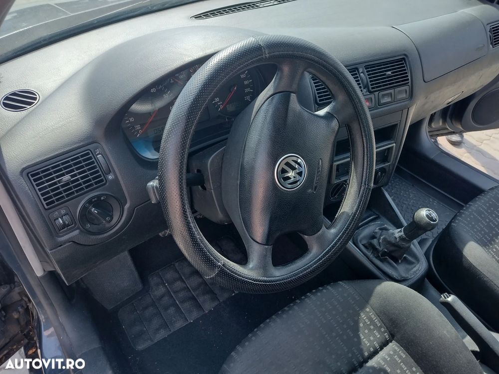 Volkswagen Golf 1.4 - 8