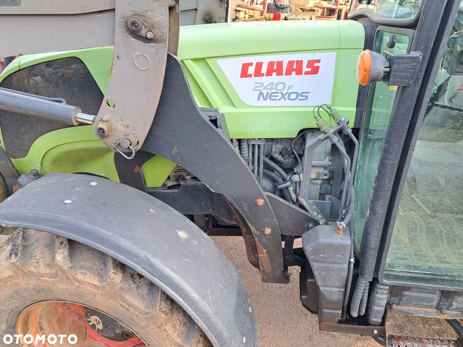 Claas Nexos 240 F 4X4 - 28