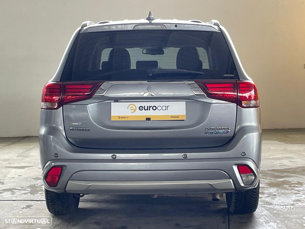 Mitsubishi Outlander 2.0 MIVEC Instyle Navi+ - 4