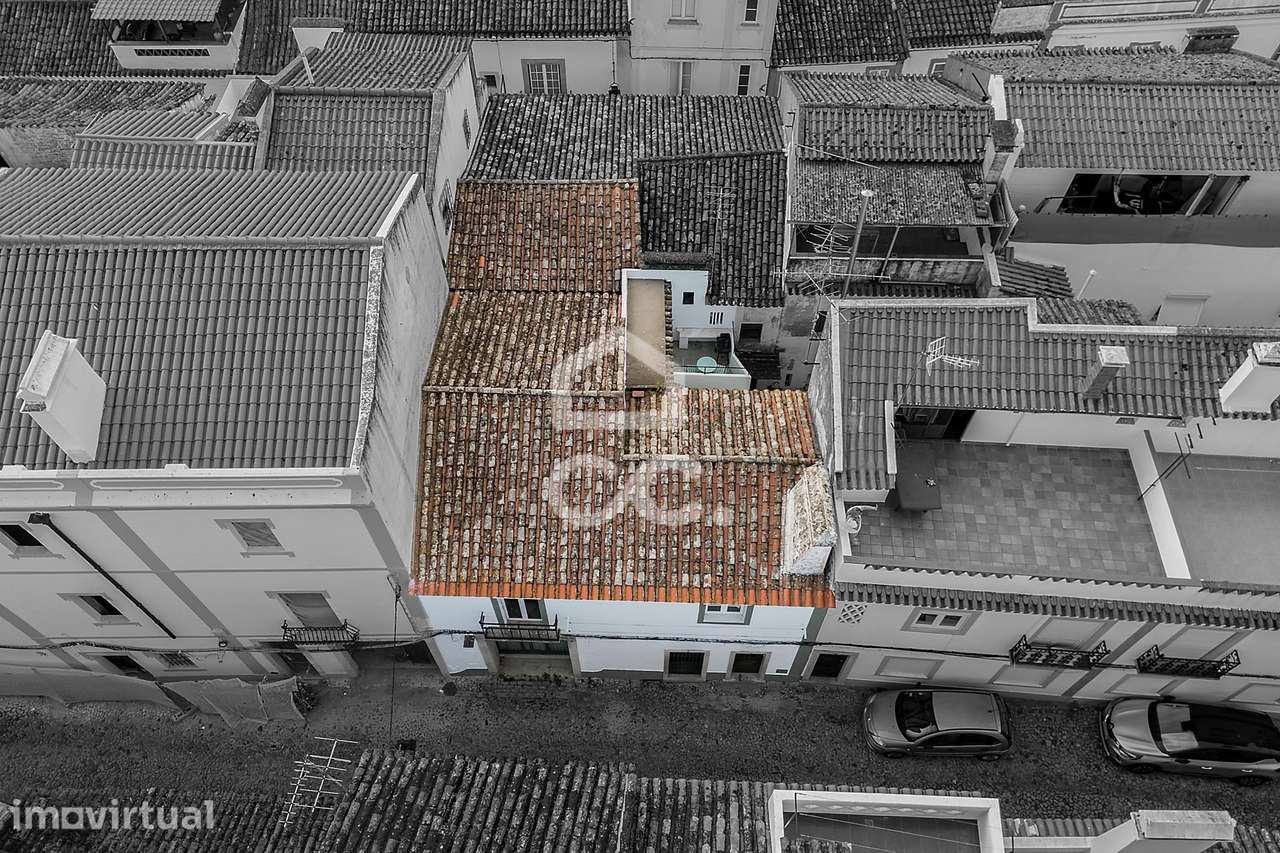 Moradia T2 Bifamiliar de 1º andar c/ Terraço no Centro Histórico de Év - Grande imagem: 3/31