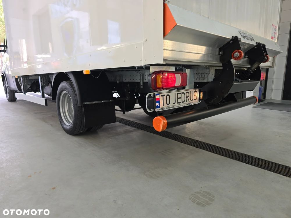 Iveco DAILY 35C16 / 50C16 KONTENER 8PALET WINDA DHOLLANDIA 750Kg 41Tyś km SERWIS ASO IVECO DO OSTATNIEGO Km STAN NOWY NOWY NOWY NA GWARANCJI BOGATA OPCJA WYPOSAŻENIA ASYSTENTY KIEROWCY TEMPOMAT KLIMA KAMERA COFANIA FOTEL KIEROWCY PNEŁMATYCZNY - 19