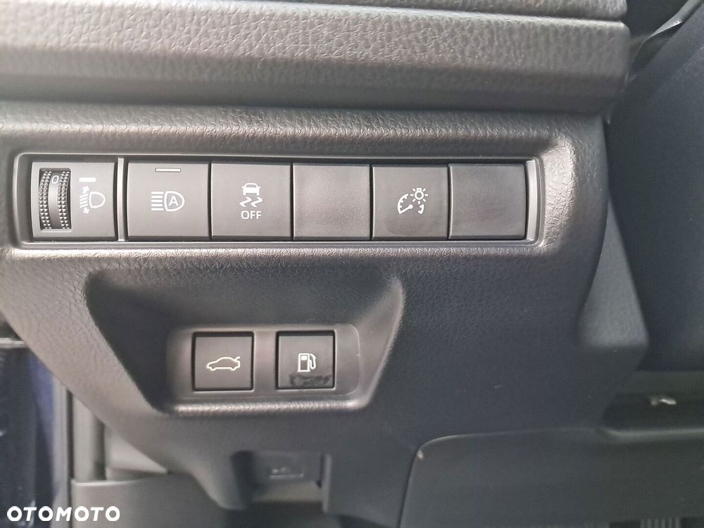 Toyota Camry - 22