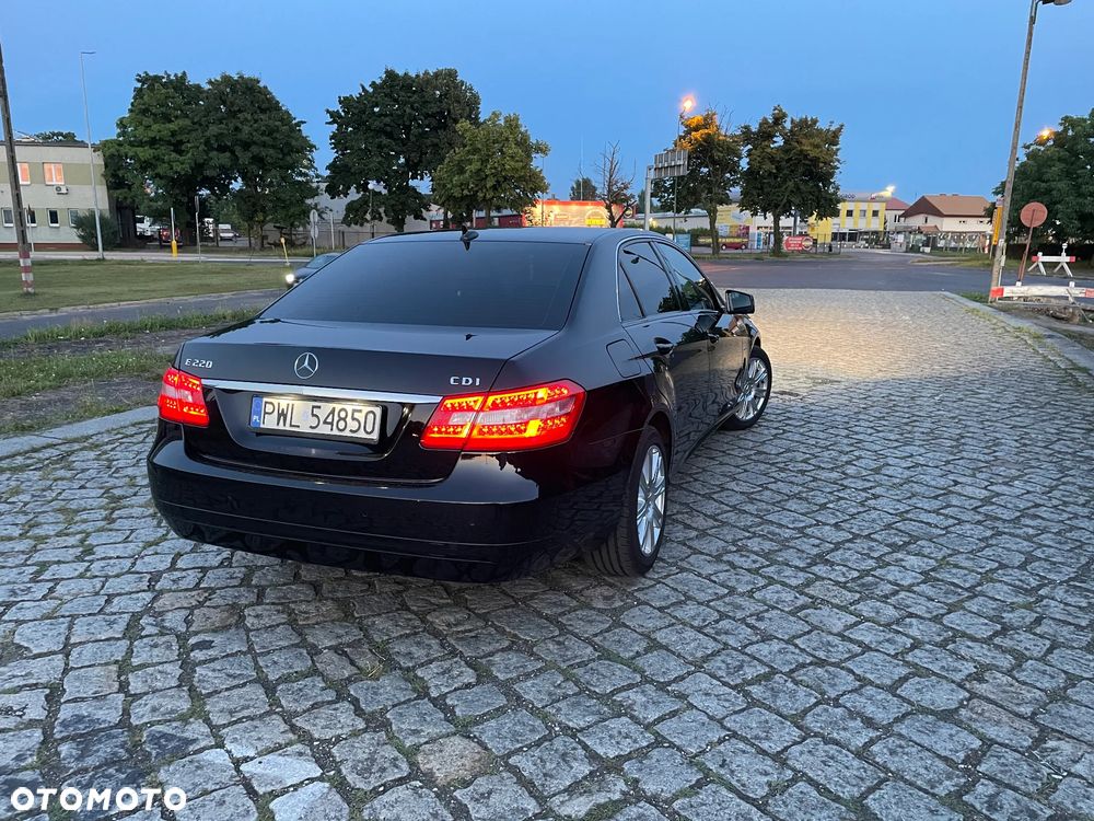 Mercedes-Benz Klasa E 220 CDI DPF BlueEFFICIENCY Automatik Elegance - 25