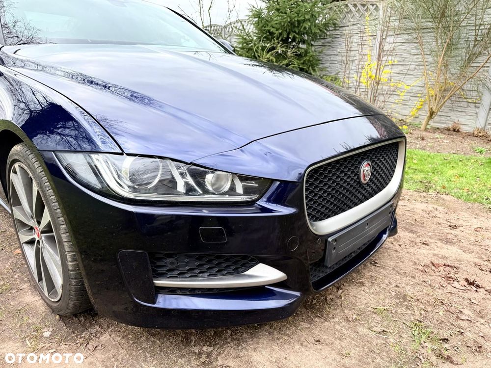 Jaguar XE 2.0 D R-Sport - 12