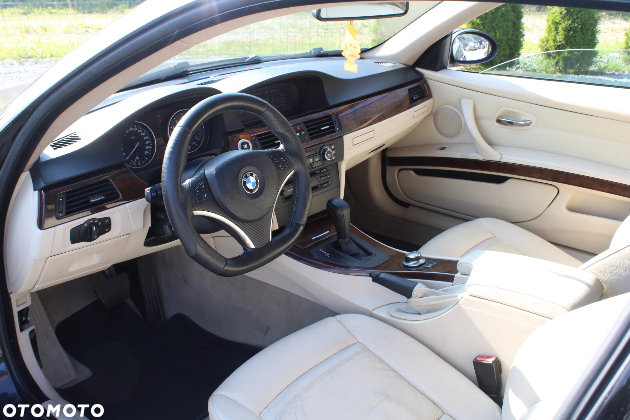 BMW Seria 3 325i Coupe - 25