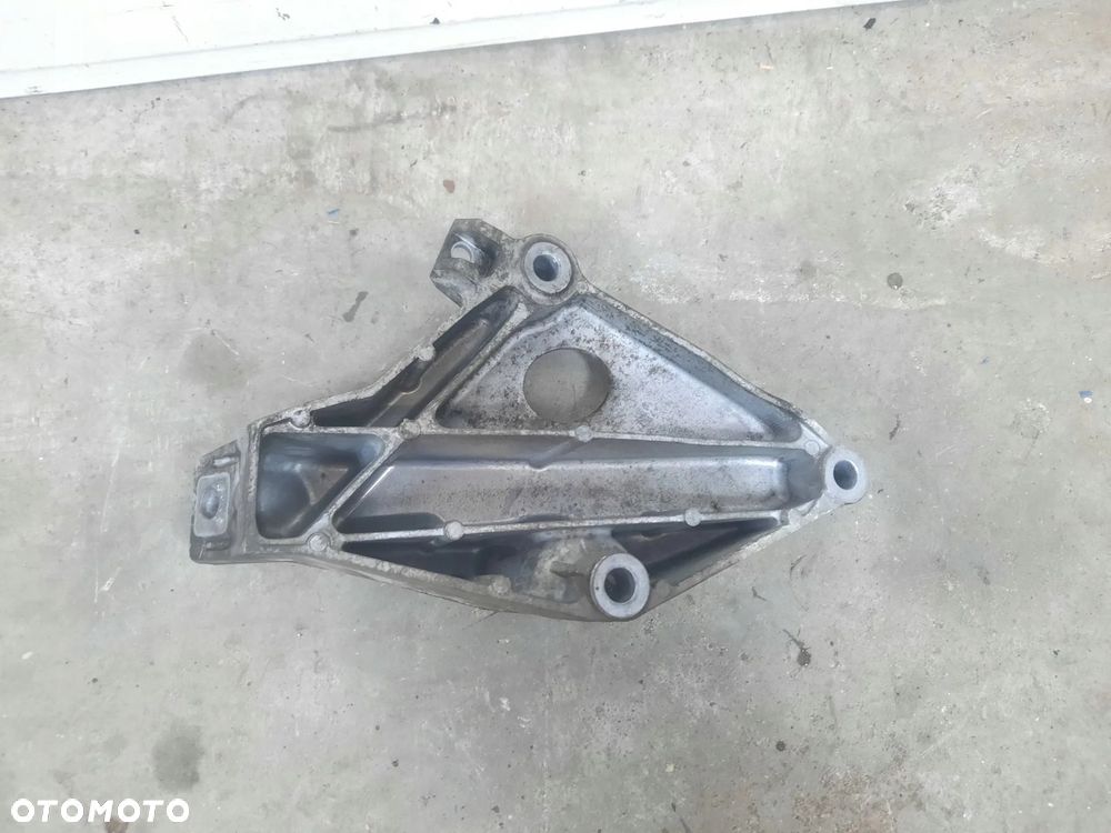BMW E90 E91 E92 ŁAPA SILNIKA LEWA N47 6775041 - 5