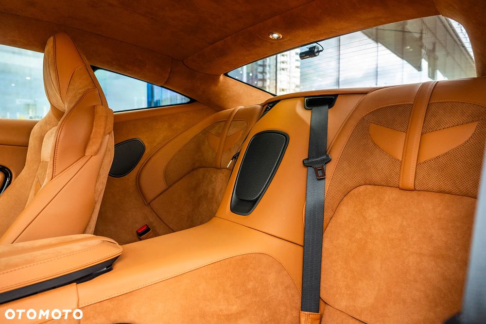 Aston Martin DBS - 22