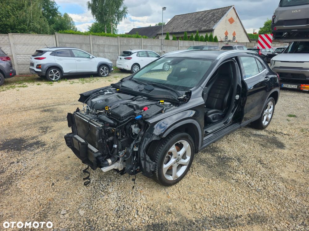Mercedes-Benz GLA 200 d 7G-DCT - 9