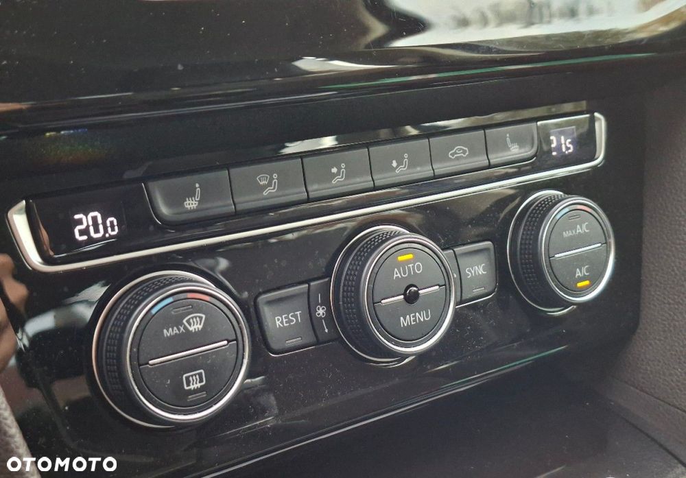 Volkswagen Passat - 35