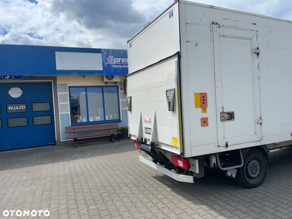 Mercedes-Benz Sprinter - 11
