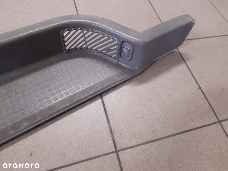 Schodek stopień drzwi rozsuwanych VW T4 - 3