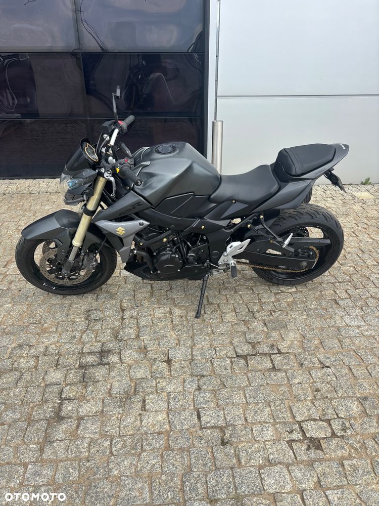 Suzuki GSR - 1