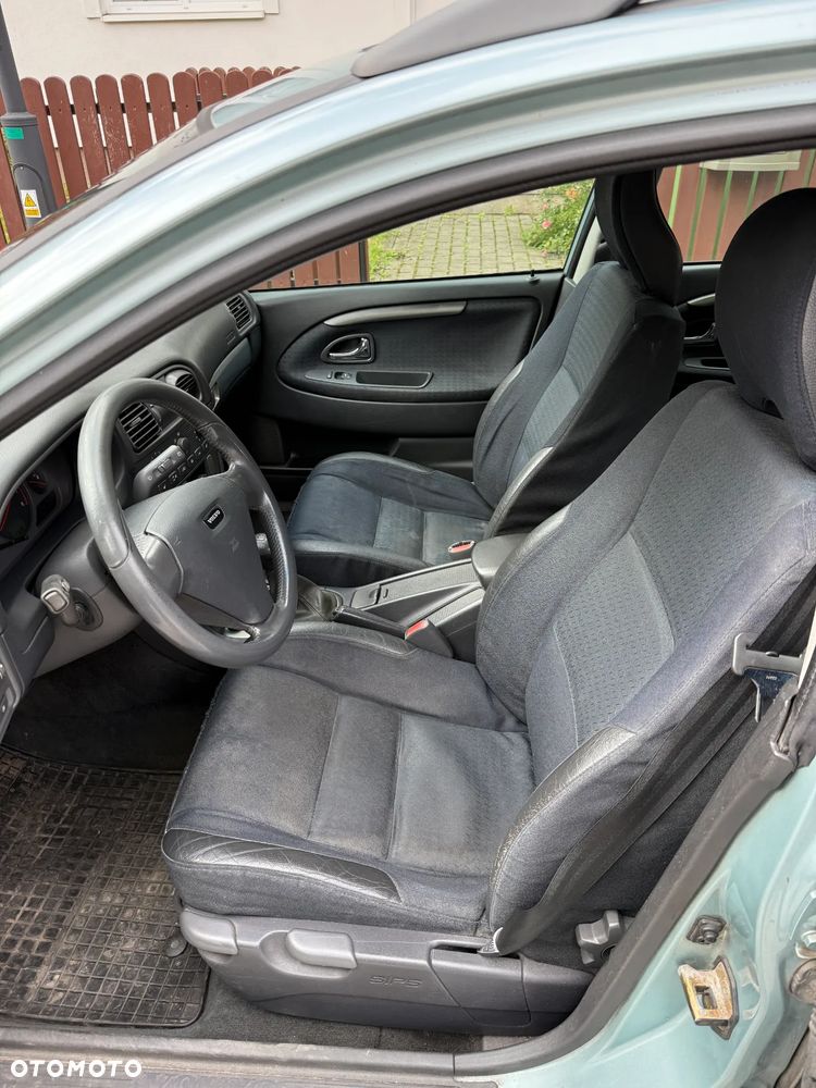 Volvo V40 2.0 T4 - 12