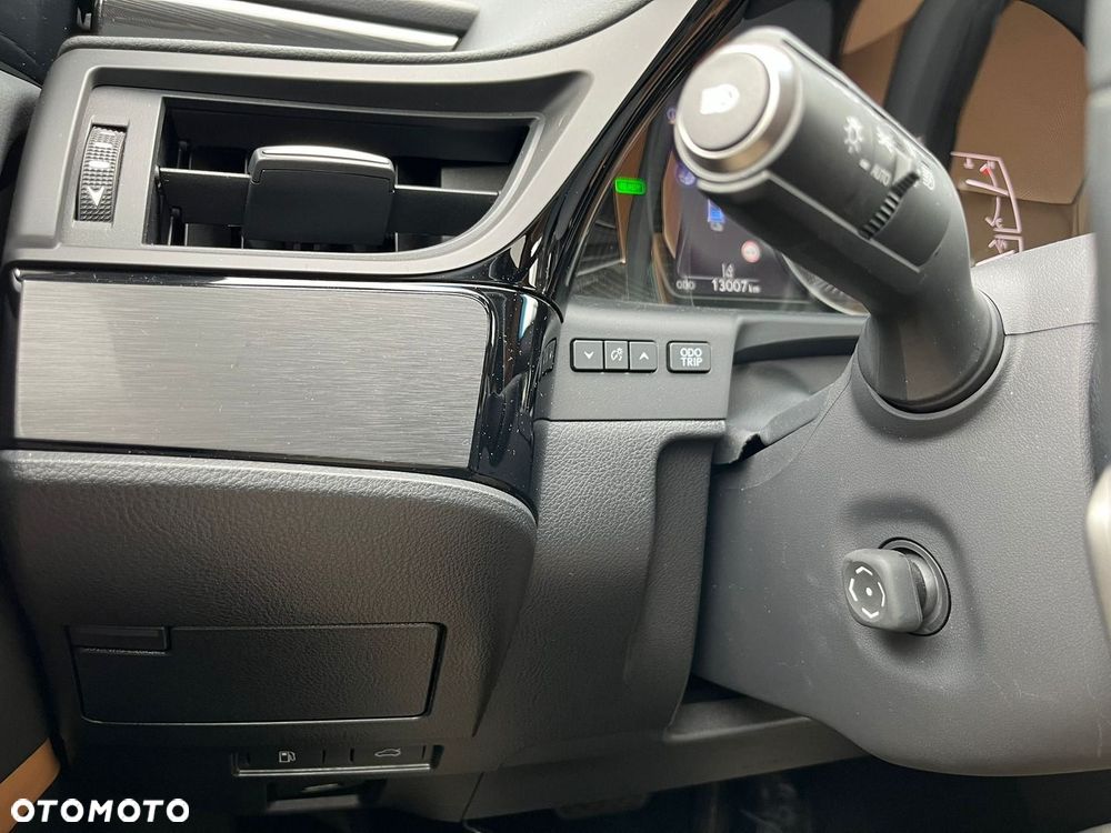 Lexus ES 300h Business Edition - 33