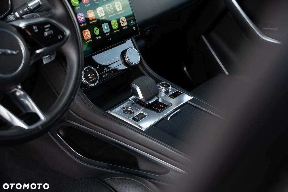 Jaguar F-Pace D200 AWD R-Dynamic HSE - 28