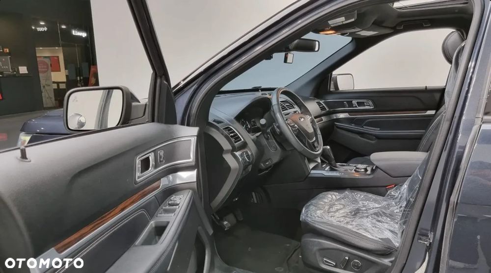 Ford Explorer - 11
