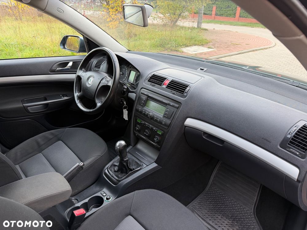 Skoda Octavia 1.6 Combi Ambiente - 34