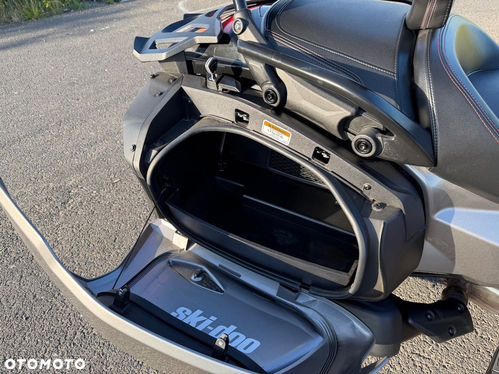 Can-Am Spyder - 13