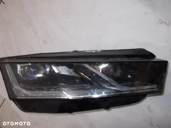 Skoda Octavia 4 Full LED lampa przednia prawa 5E4941016A