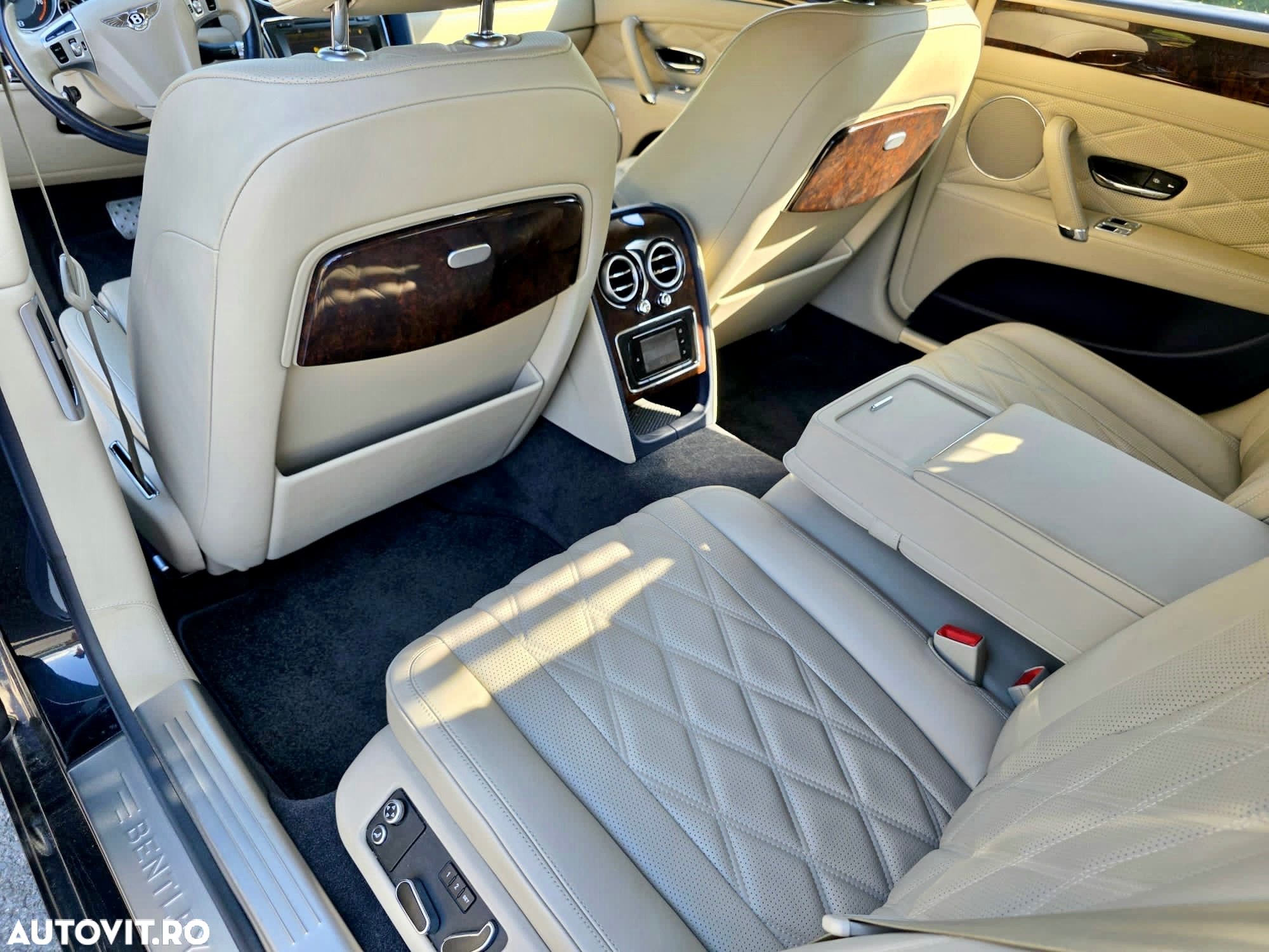 Bentley Flying Spur V8 Mulliner - 8