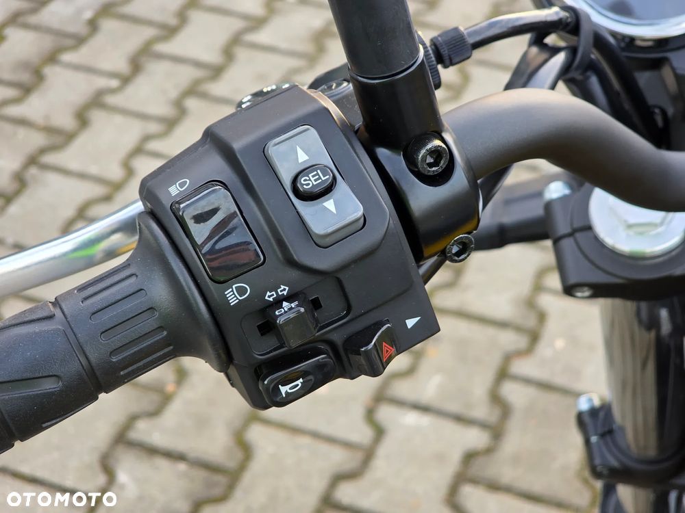 Kawasaki Z 650 RS - 16