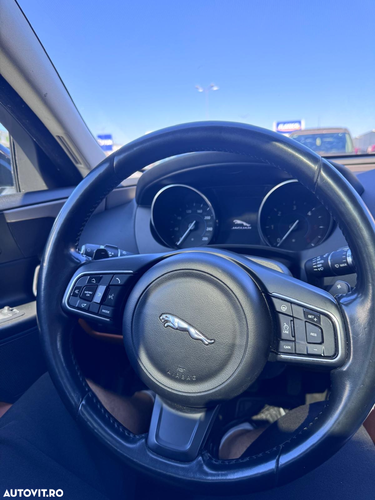 Jaguar XE 2.0 AWD Prestige - 10