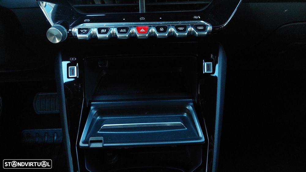 Peugeot e-2008 54 kWh Allure - 43