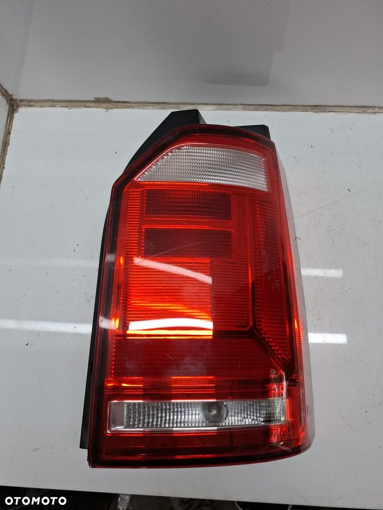 LAMPA TYLNA TYŁ PRAWA VW T6 TRANSPORTER ŁADNA