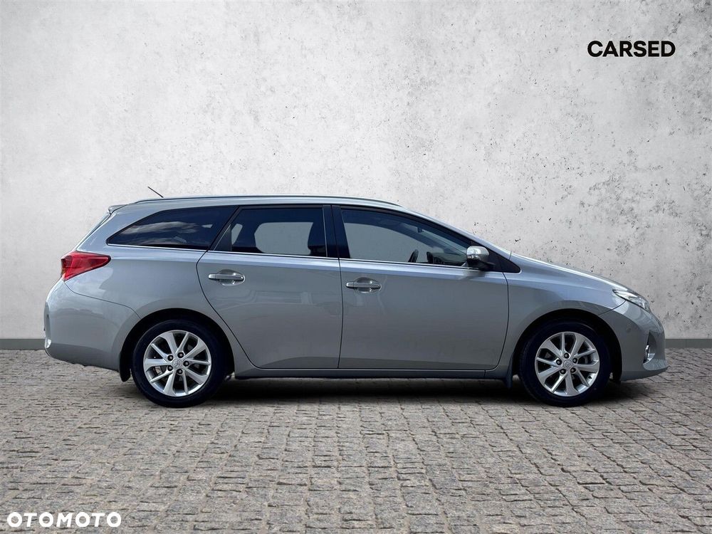 Toyota Auris 1.6 Premium - 5