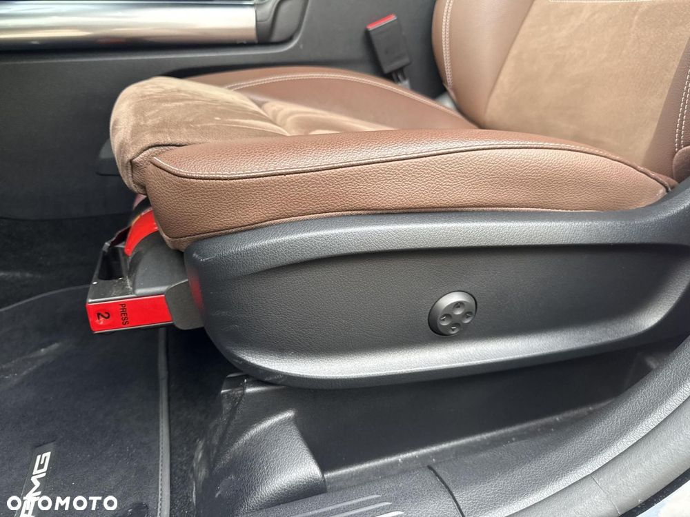 Mercedes-Benz GLA - 14