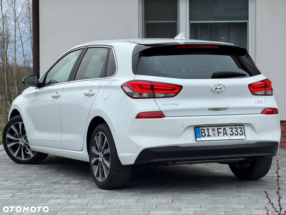 Hyundai i30 1.6 CRDi Fifa World Cup Edition - 4