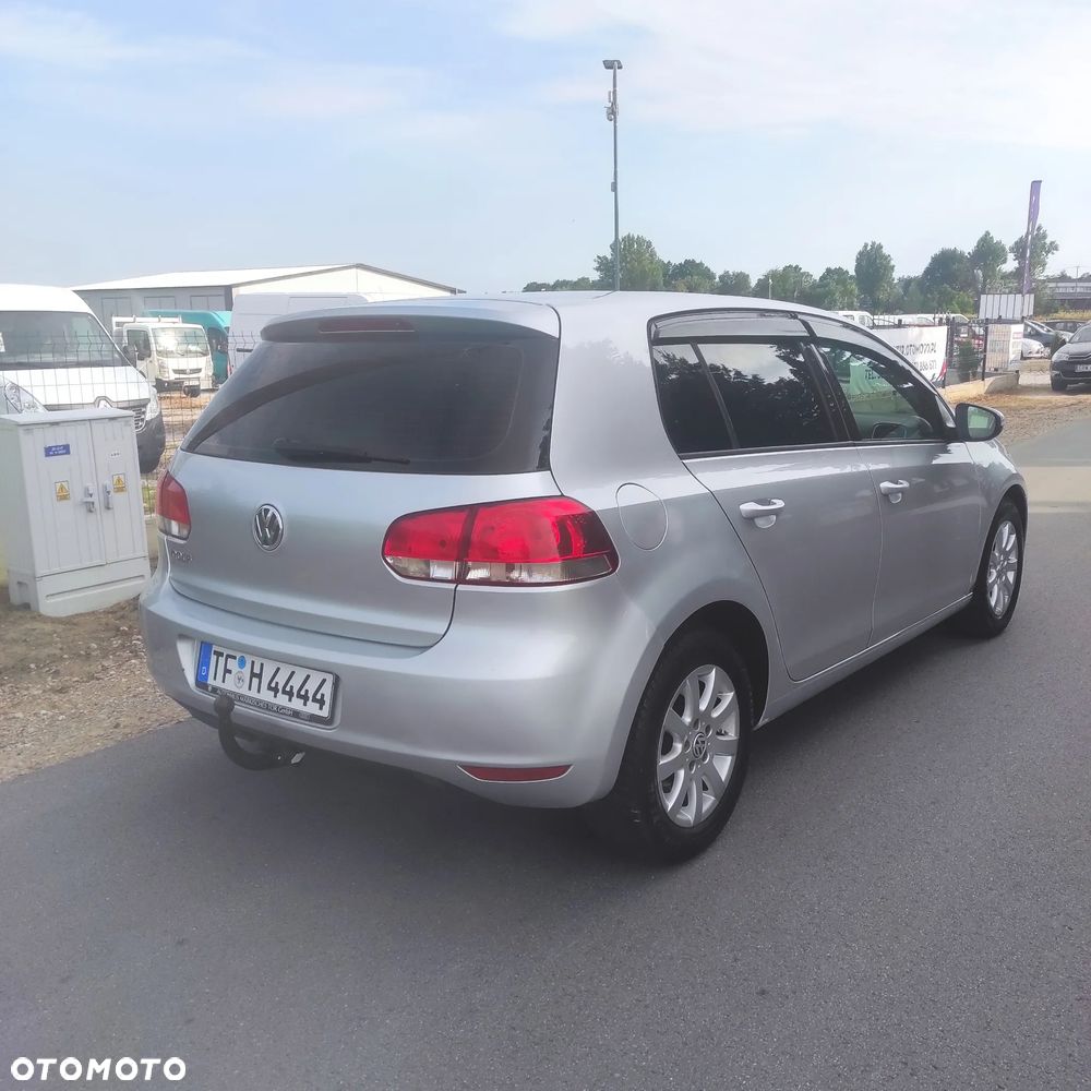 Volkswagen Golf - 6