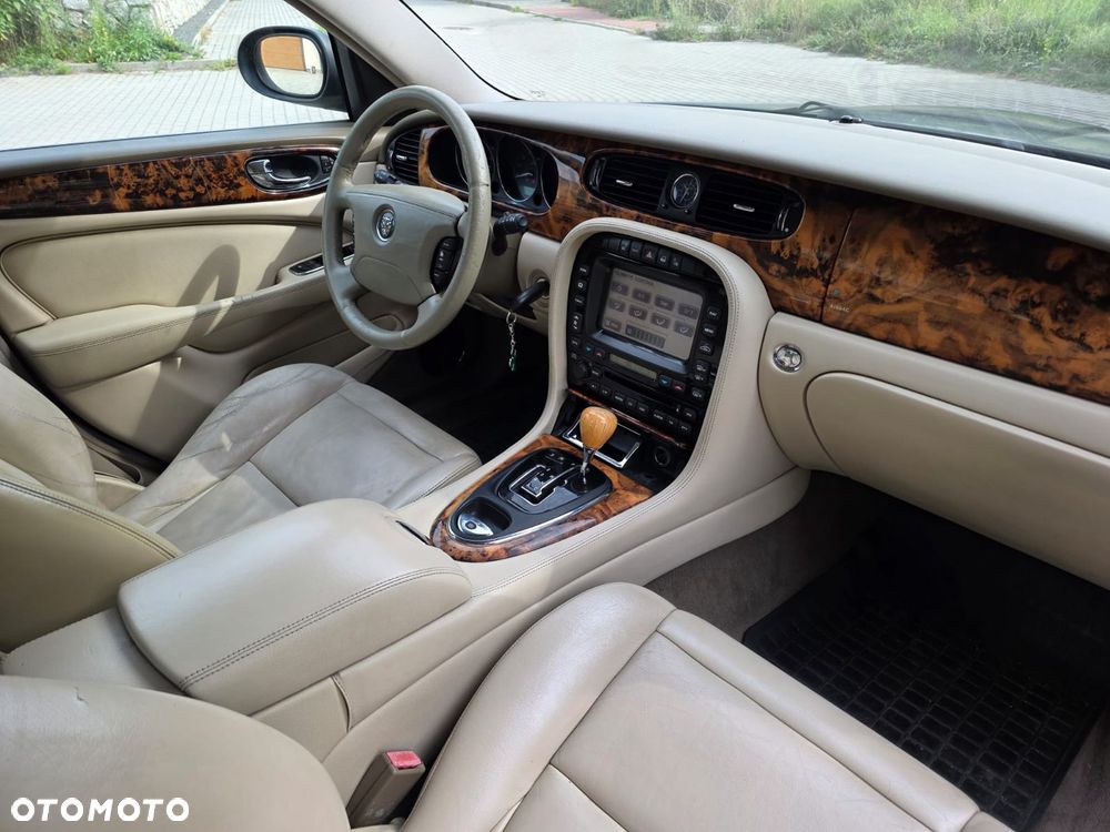 Jaguar XJ - 7