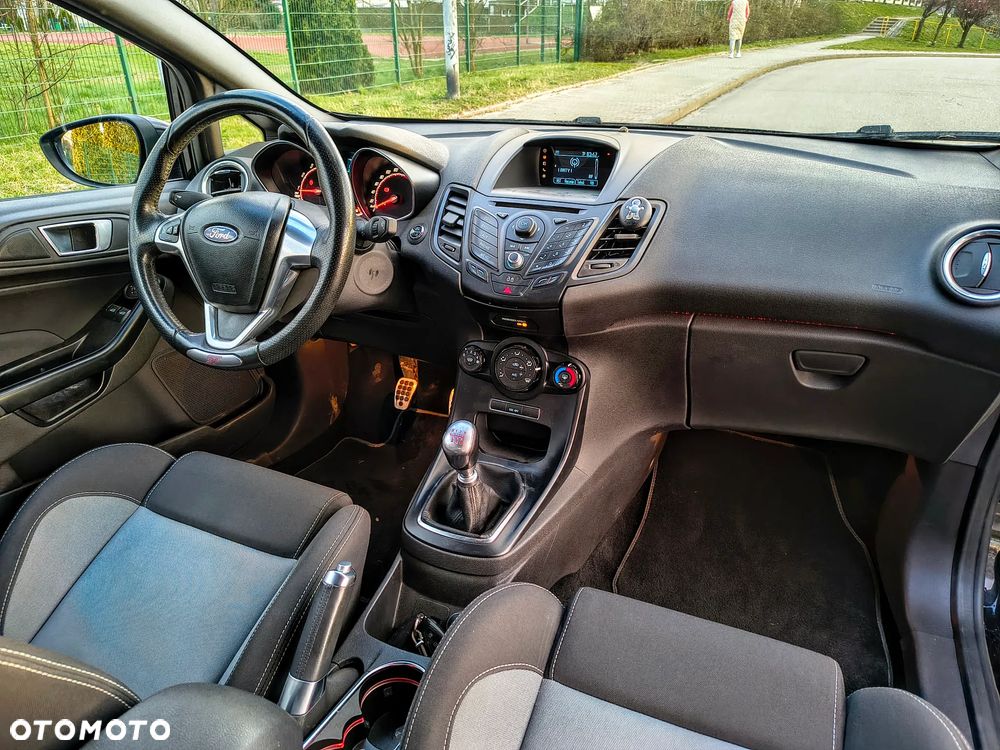 Ford Fiesta 1.6 EcoBoost ST - 13