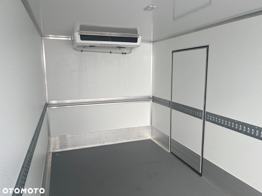 Iveco Daily 35S16H3.0A8 Izoterma 8 EP / Agregat z grzaniem + 230V - 23