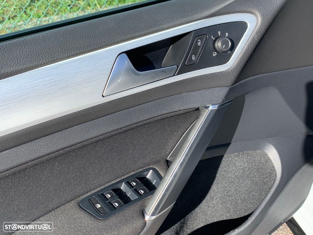 VW Golf 1.6 TDi R-Line - 43