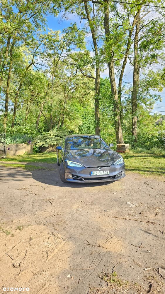 Tesla Model S - 23