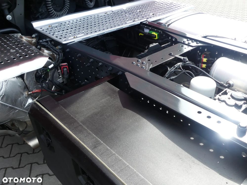 Iveco S WAY 460 / EURO 6 / NISKI PRZEBIEG / STANDARD / - 24