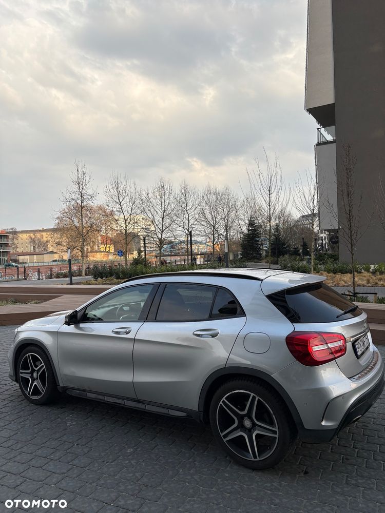 Mercedes-Benz GLA 200 7G-DCT AMG Line - 2