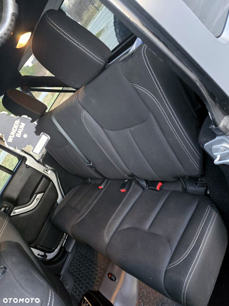 Jeep Wrangler 3.6 Unlim Sahara - 39