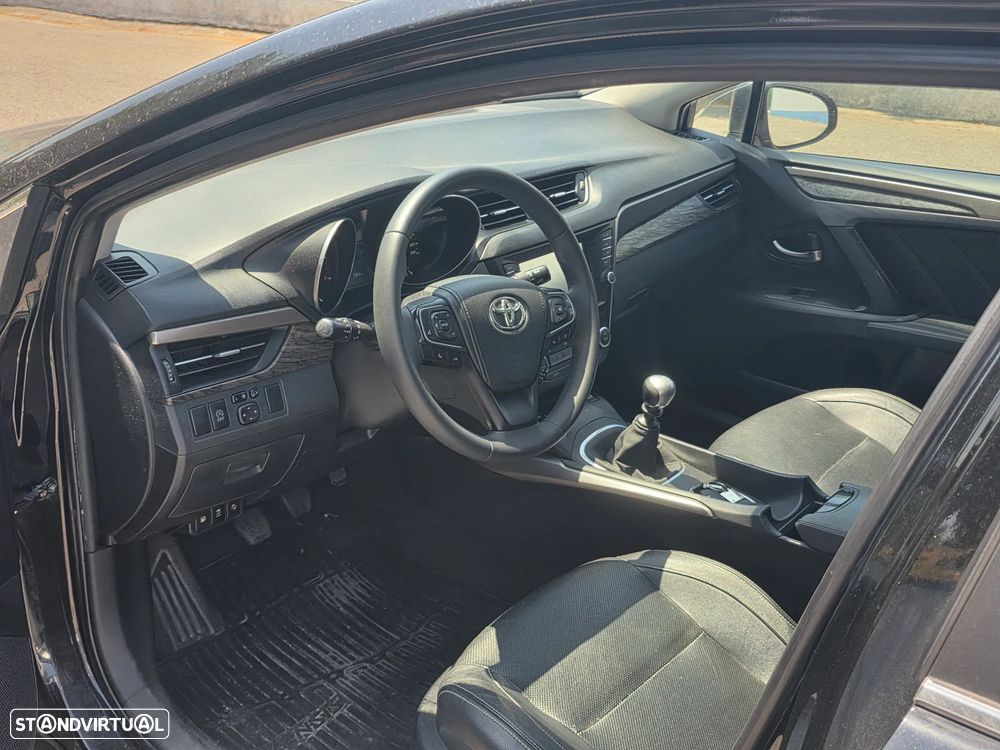 Toyota Avensis SW — fotografia 8