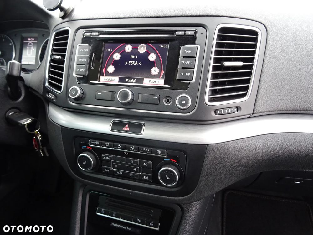 Volkswagen Sharan 2.0 TDI Blue Motion Highline - 24