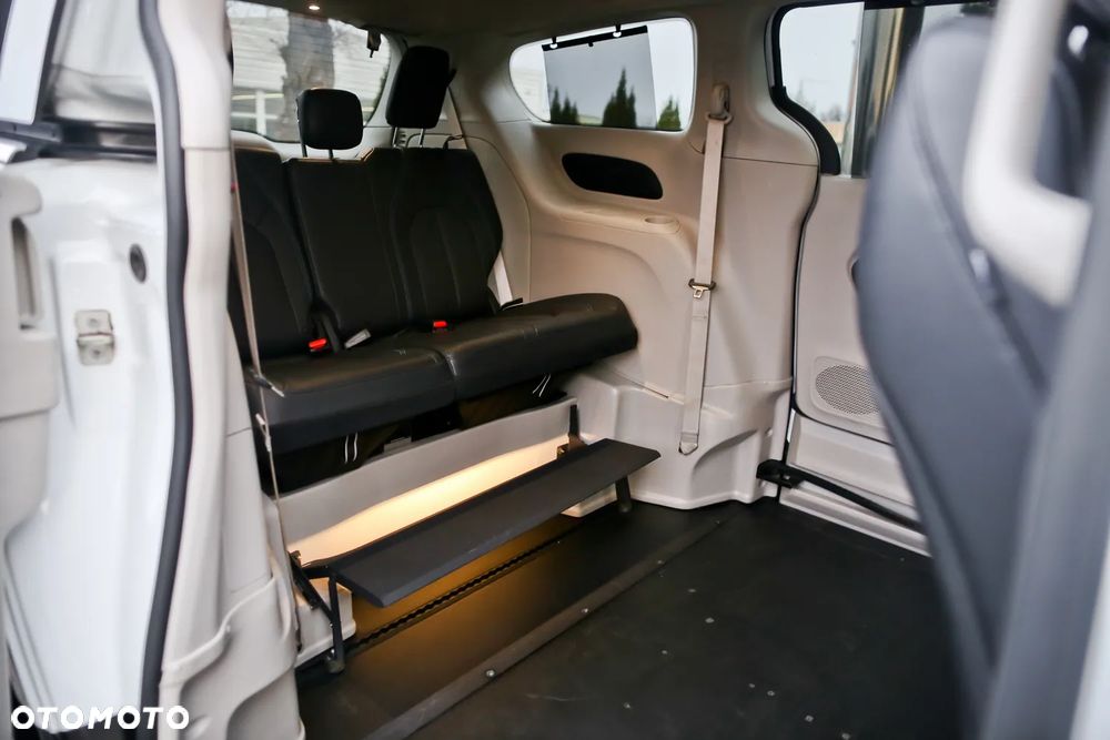 Chrysler Pacifica - 23