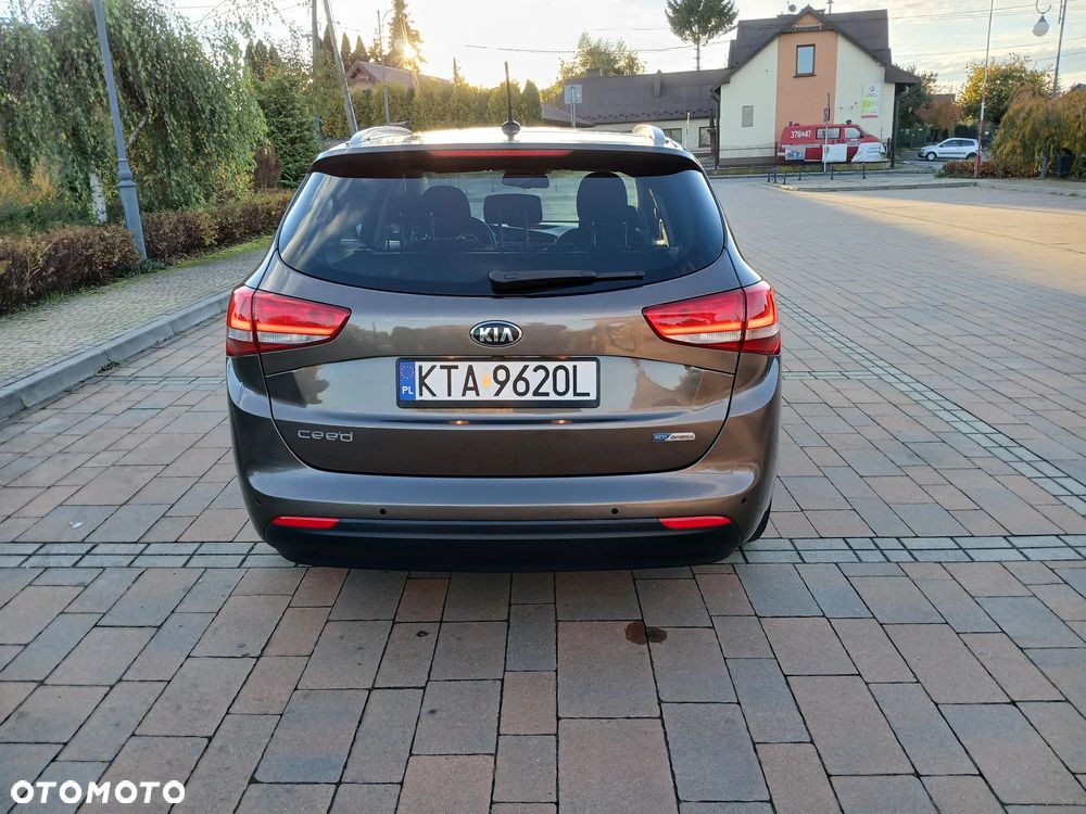 Kia Ceed 1.6 GDI Dream Team Edition - 6